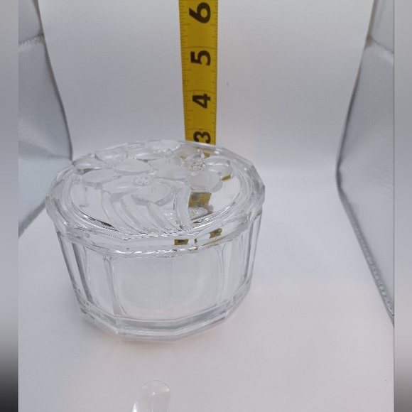 VINTAGE CLEAR Glass Trinket Dogwood Pattern Bloom Box Floral Frosted Lidded 3" - Picture 10 of 12